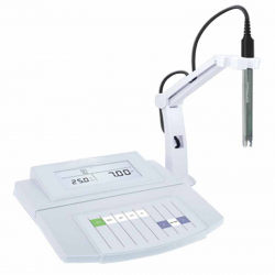 Benchtop pH meter